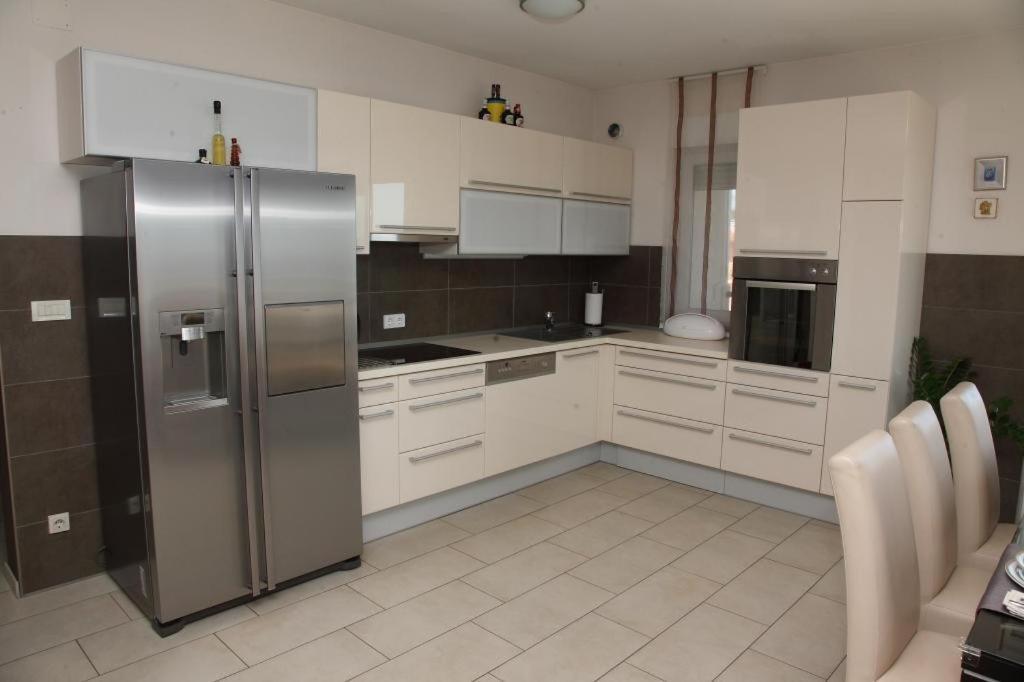 Apartment Toma Kučine エクステリア 写真